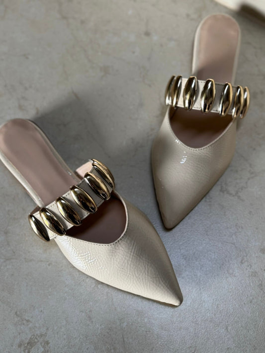 Mule nude