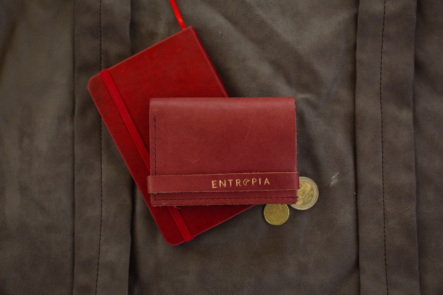 Cartera de piel roja